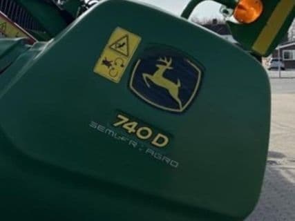 John Deere 740D