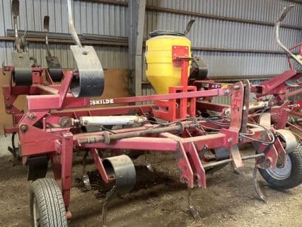 Kongskilde Vibrofl 4300 19 tands med el frøspreder.