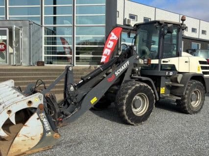 Schaeff TL120 På vej ind.